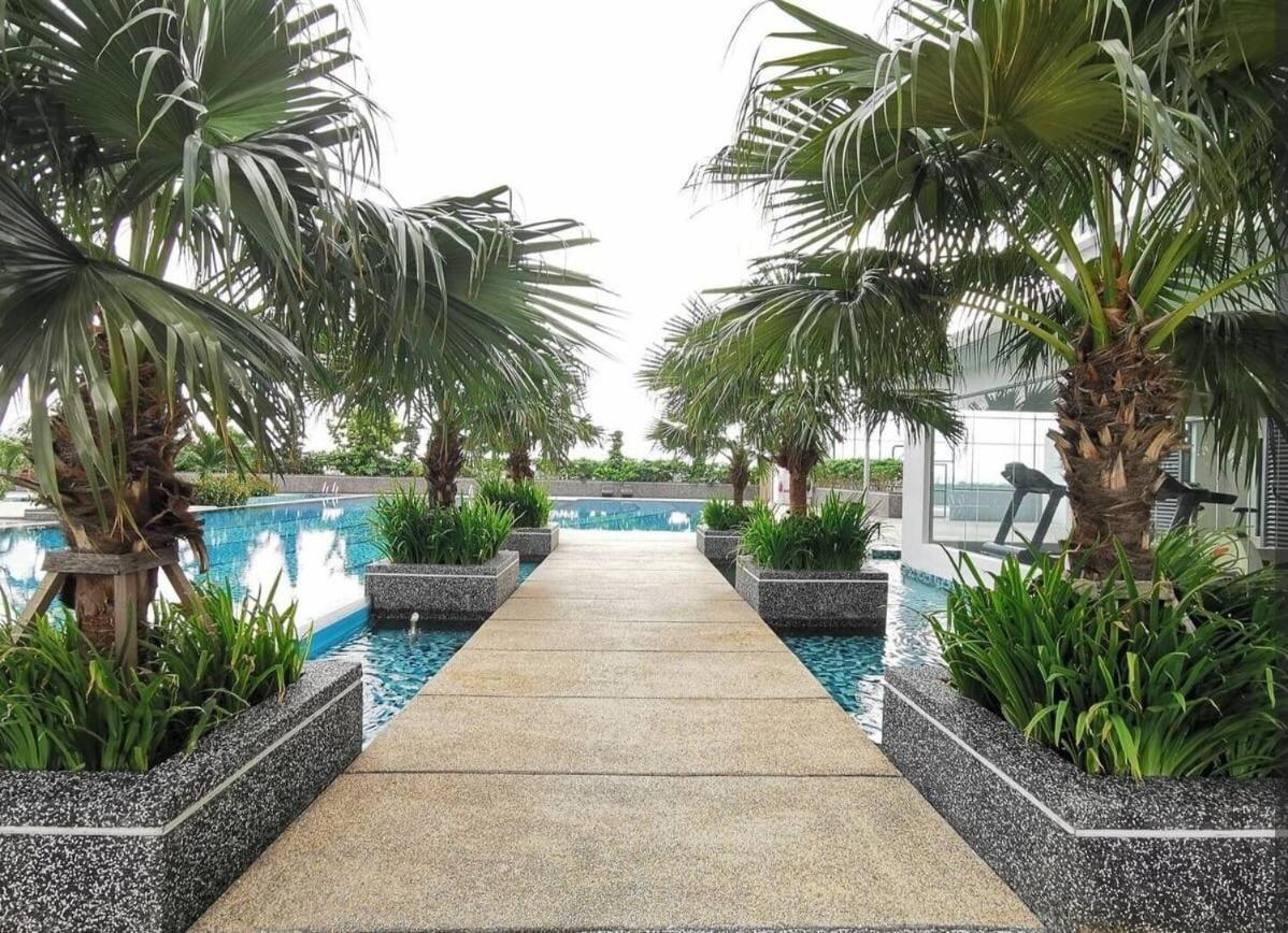 Platino 4Bedrooms Paradigm Mall Netflix By Stay Johor Bahru Exterior photo